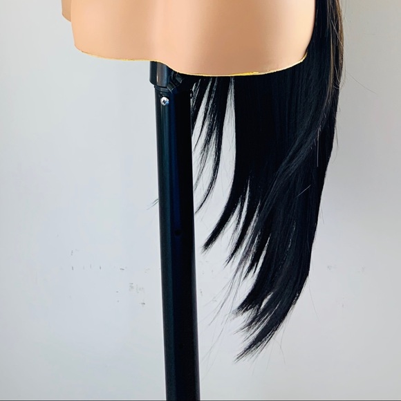 Simply Gorgeous Long Black Synthetic Lace Front Wig for Daily Wear/Photos/Events - Picture 8 of 12